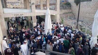 ממתינים לעלייה להר הבית. | עקיבא אריאל ארגון בידינו