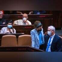 עידית סילמן ובני גנץ במליאת הכנסת. | אוליביה פיטוסי/פלאש90