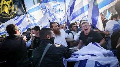 צעדת הדגלים בשער יפו. | יונתן זינדל/פלאש90 צעדת הדגלים בשער יפו. | יונתן זינדל/פלאש90