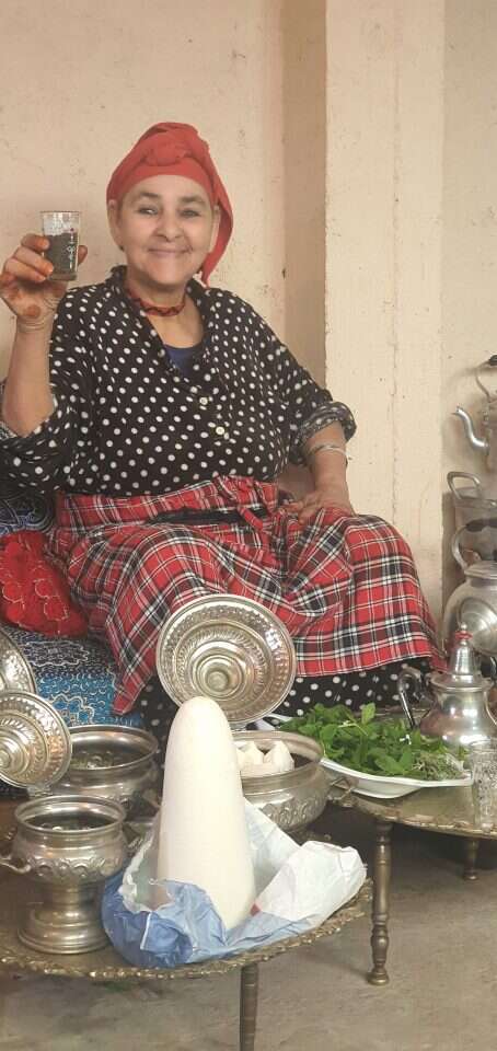 מארחת אמזירית בביתה שבהרי האטלס. | יאיר קראוס