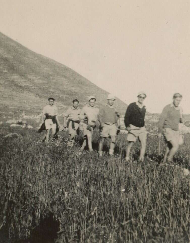 המחלקה הדתית בירידה מהר העצמון. | באדיבות המשפחה המחלקה הדתית בירידה מהר העצמון. | באדיבות המשפחה