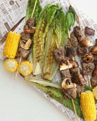 מרינדת עשבי תיבול לשיפודי בשר. | אפרת ליכטנשטט