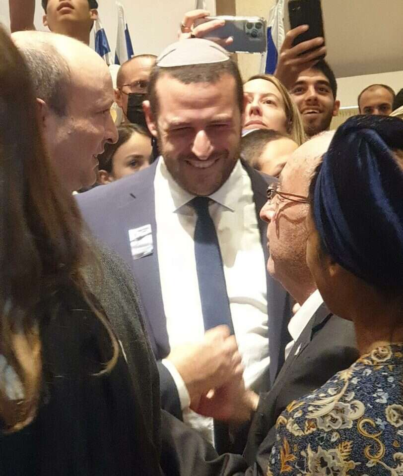 ראש הממשלה בנט עם ח"כ כלפון ואביו, יצחק. | עטרה גרמן