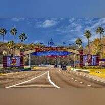 שער הכניסה לפארק דיסני באורלנדו, פלורידה | שאטרסטוק