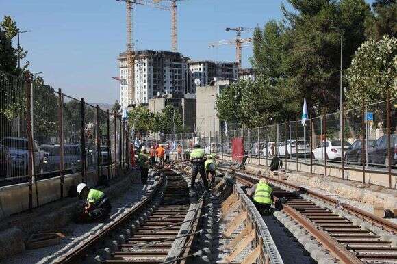 שלב הנחת המסילות של הרכבת הקלה בירושלים. | צוות תוכנית אב לתחבורה ירושלים שלב הנחת המסילות של הרכבת הקלה בירושלים. | צוות תוכנית אב לתחבורה ירושלים