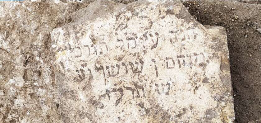 מצבתו של מנחם בן-שושן. | הרב מרדכי מוטולה