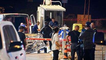 כוחות הביטחון בזירת הפיגוע באריאל. | פלאש90 כוחות הביטחון בזירת הפיגוע באריאל. | פלאש90