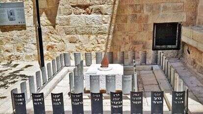 הגל-עד ברובע היהודי, במקום שבו נטמנו חללי הרובע עד 1967. | תמר הירדני