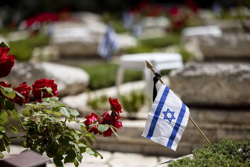 הר הרצל ביום הזיכרון. | יונתן זינדל פלאש90