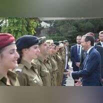 הנשיא עם החיילים המצטיינים, יום העצמאות תשפ"ב. | עמוס בן גרשום לע"מ