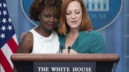 דוברת הבית הלבן החדשה קארין ז'אן-פייר (משמאל) עם ג'ן סאקי. | EPA