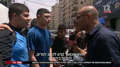 אוהד חמו מראיין צעירים ערבים במזרח ירושלים. | מסך, N12