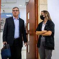 עד המדינה שלמה פילבר בבית המשפט. | אורן בן חקון