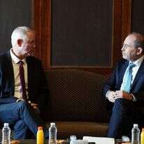 שר החוץ הירדני ספדי ושר הביטחון גנץ בביקור גנץ בארמון המלכותי בירדן, מרץ 2022. | AFP