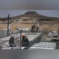 פועלים בגוש עציון. | פלאש 90