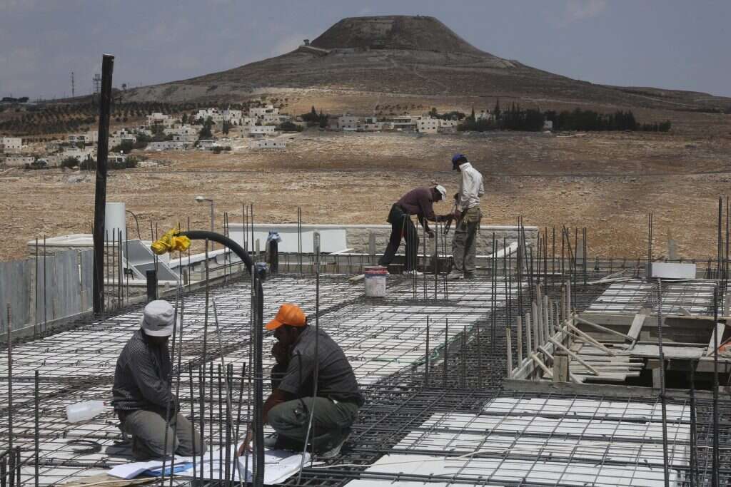 פועלים בגוש עציון. | פלאש 90
