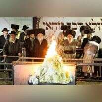 הרבי מתולדות־אהרן בהדלקה במירון, ל"ג בעומר תשע"ט. | דוד כהן, פלאש 90