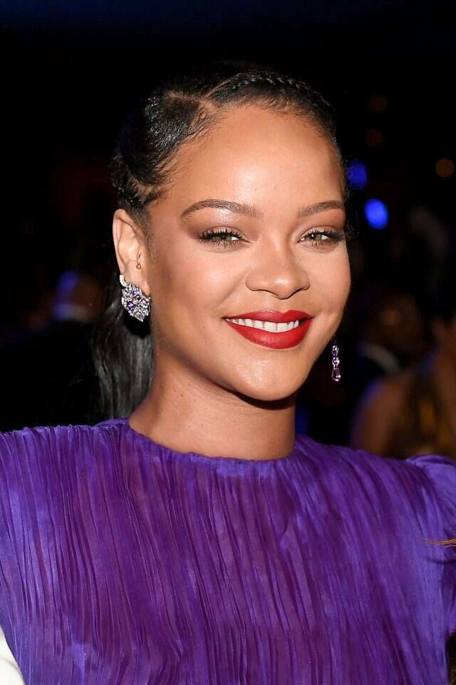 קוריאנים אבל לפניה. BTS וריהאנה. | AFP