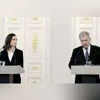 נשיא פינלנד סאולי ניניסטה (מימין) וראש הממשלה סאנה מרין. | AFP