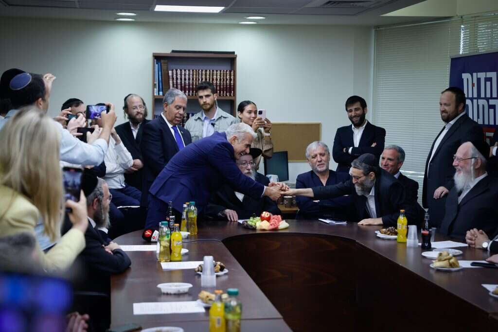 הוזמן באופן פרטי. לפיד במסיבת יום ההולדת של גפני, השבוע. | אוליבייה פיטוסי, פלאש 90