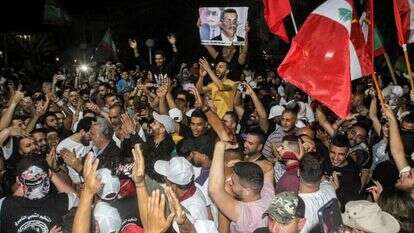 חוגגים את תוצאות הבחירות בלבנון, אמש. | AFP חוגגים את תוצאות הבחירות בלבנון, אמש. | AFP