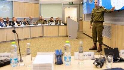 אביב כוכבי בתדרוך לקבינט. | דובר צה"ל אביב כוכבי בתדרוך לקבינט. | דובר צה"ל