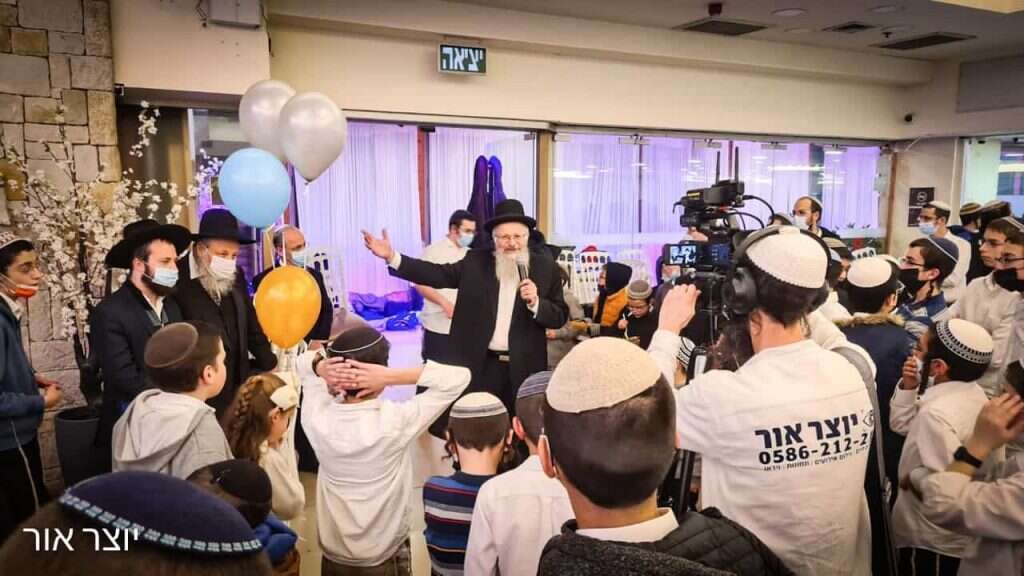 חגיגות סיום מסכת קהילתי לכבוד הבר מצווה של אלעזר. | יוצר אור חגיגות סיום מסכת קהילתי לכבוד הבר מצווה של אלעזר. | יוצר אור