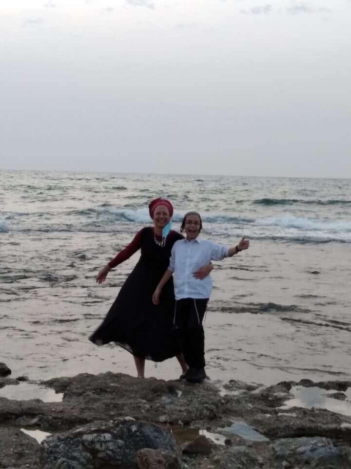 "מתגעגעת להערות שלו, לשובבות". ראומה ואלעזר בימים אחרים. | באדיבות המשפחה "מתגעגעת להערות שלו, לשובבות". ראומה ואלעזר בימים אחרים. | באדיבות המשפחה