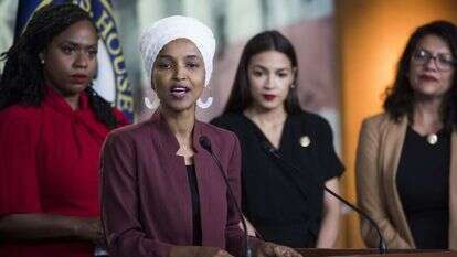 חברות הקונגרס האמריקני והנציגות הבולטות של הזרם הפרוגרסיבי במפלגה הדמוקרטית, מימין לשמאל: רשידה טליב, אלכסנדריה אוקסיו־קורטז, אילהאן עומר ואייאנה פרסלי. | גטי אימג'ס