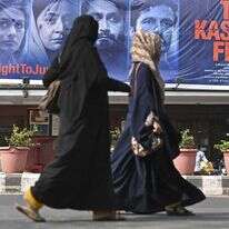 כרזת הסרט מעל בית קולנוע בדלהי. | AFP