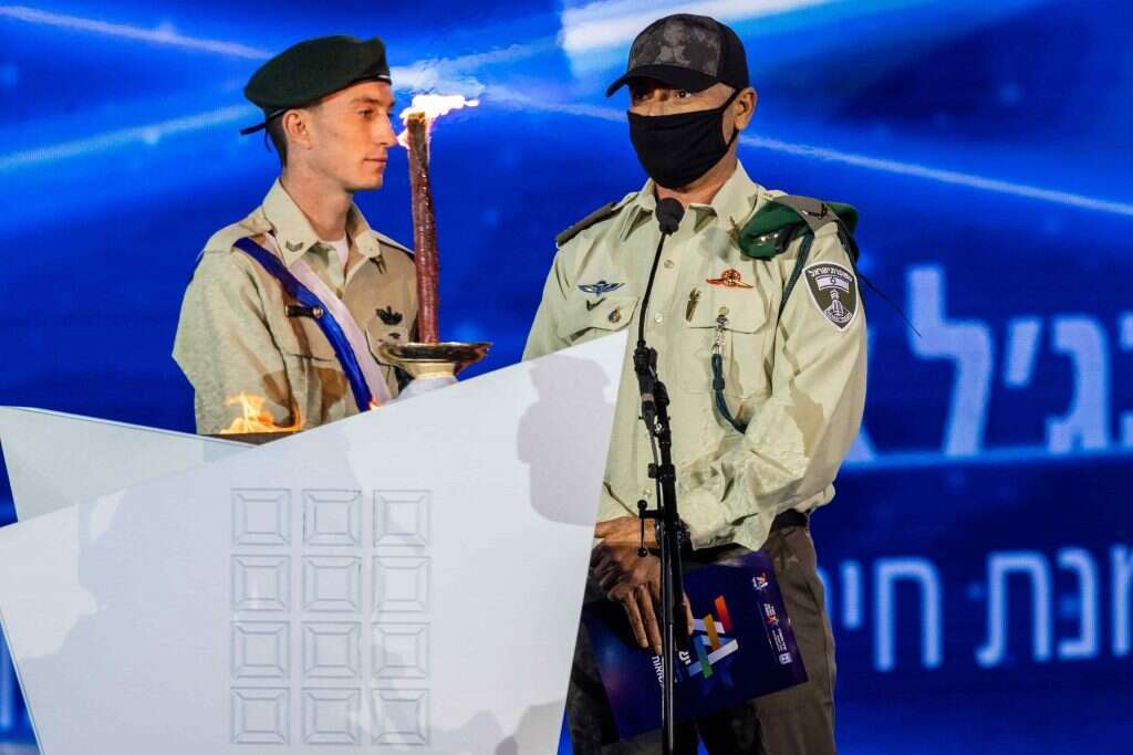 מפקד הימ"מ בטקס הדלקת המשואות ביום העצמאות. | יונתן זינדל, פלאש 90 מפקד הימ"מ בטקס הדלקת המשואות ביום העצמאות. | יונתן זינדל, פלאש 90