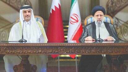 האמיר תמים א־ת'אני עם נשיא איראן אברהים ראיסי, בשבוע שעבר בטהרן. | EPA