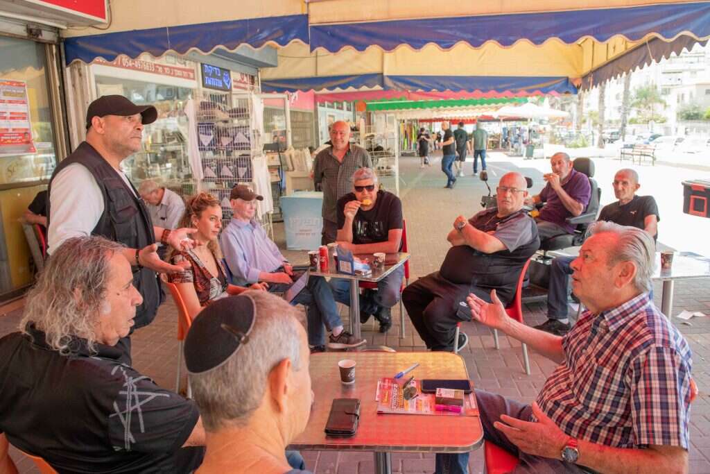 "הפרלמנט של פרדי", לוד. משמאל: חאלד. | שריה דיאמנט