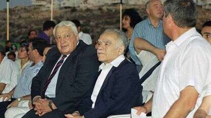אריאל שרון כשר השיכון עם ראש הממשלה שמיר, 1991. | AP אריאל שרון כשר השיכון עם ראש הממשלה שמיר, 1991. | AP