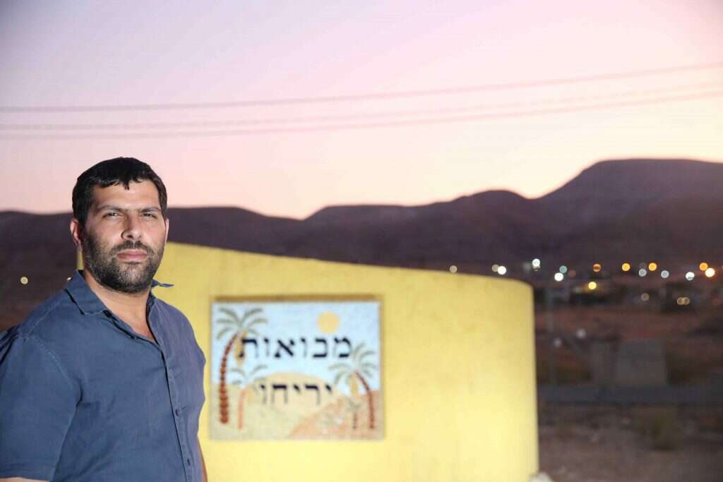 אליהו עטיה. | מרים צחי