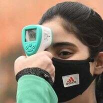 בדיקת חום בבית ספר בהודו. | AFP