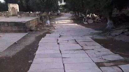 שביל חדש נסלל, עתיקות מושלכות. | מסך מהפייסבוק