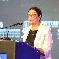 נשיאת העליון חיות בכנס לשכת עורכי הדין, היום. | לשכת עורכי הדין