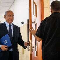 נתניהו בכניסה לבית המשפט, ארכיון. | אורן בן חקון