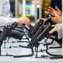 חנות נשק בארה"ב. | שאטרסטוק