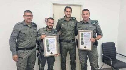 לוחמי מג"ב מקבלים תעודות הוקרה. | דוברות המשטרה