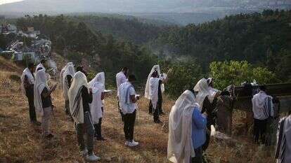 רבים מבקשים לחדש את תפילת הלב. מירון, 2016. | דרור ארצי, ג'יני