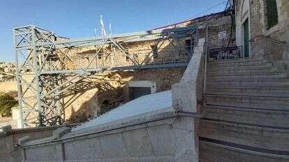 עבודות הקמת המעלית במערת המכפלה. | ציפי שליסל/TPS