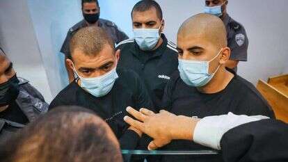 שלושה נאשמים בלינץ' בחייל צה"ל ביפו, מובאים לבית המשפט המחוזי בתל־אביב. | פלאש 90