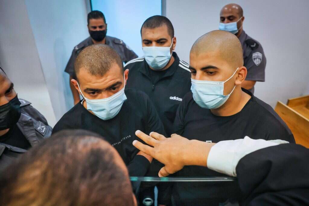 שלושה נאשמים בלינץ' בחייל צה"ל ביפו, מובאים לבית המשפט המחוזי בתל־אביב. | פלאש 90