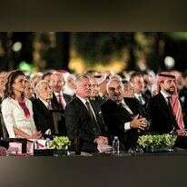 מלכת ירדן ראניה, המלך עבדאללה השני, ויורש העצר משתתפים בחגיגות יום העצמאות ה-76 של ירדן. | AFP