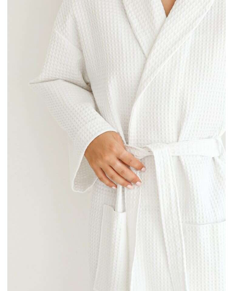 חלוק פיקה White-מחיר: 160 ש"ח. להשיג ב- CottonClub.com. | בר שריר