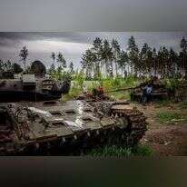 טנקים רוסיים שהושמדו סמוך לקייב. | AFP