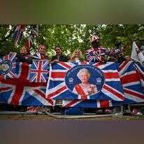 בריטים חוגגים יובל פלטינה למלכה אליזבת השנייה. | AFP