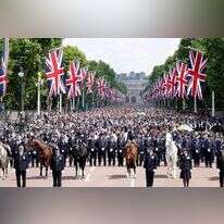 הקהל שהתאסף לצפות בצעדת הדגל, אתמול. | AFP